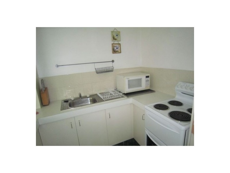 1/10 Brisbane Road, Labrador QLD 4215