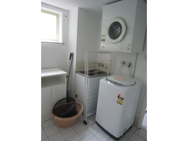 1/10 Brisbane Road, Labrador QLD 4215