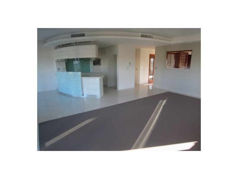 2/5 Canal Avenue, Runaway Bay QLD 4216