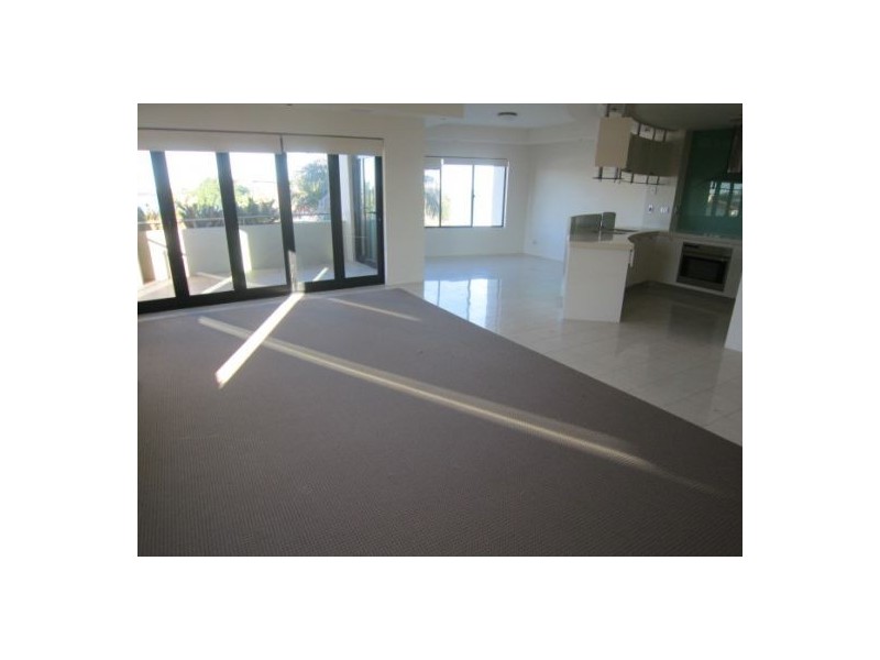 2/5 Canal Avenue, Runaway Bay QLD 4216