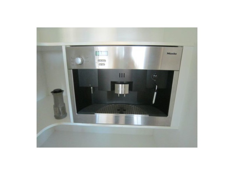 2/5 Canal Avenue, Runaway Bay QLD 4216