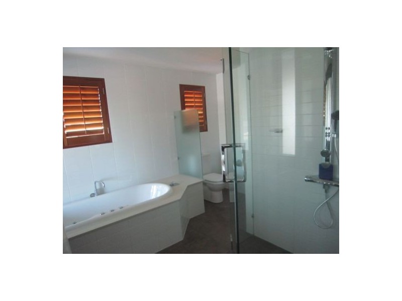 2/5 Canal Avenue, Runaway Bay QLD 4216