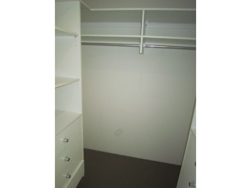 2/5 Canal Avenue, Runaway Bay QLD 4216