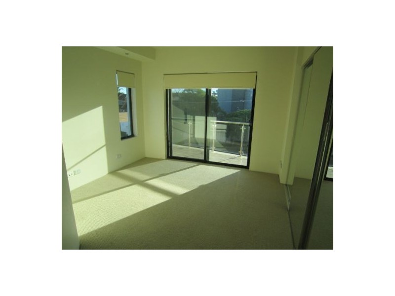 2/5 Canal Avenue, Runaway Bay QLD 4216