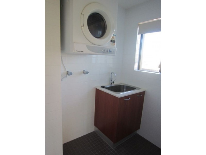 2/5 Canal Avenue, Runaway Bay QLD 4216