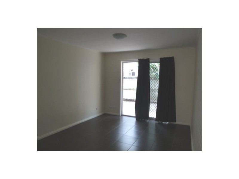 2/21 Parneno Street, Chevron Island QLD 4217