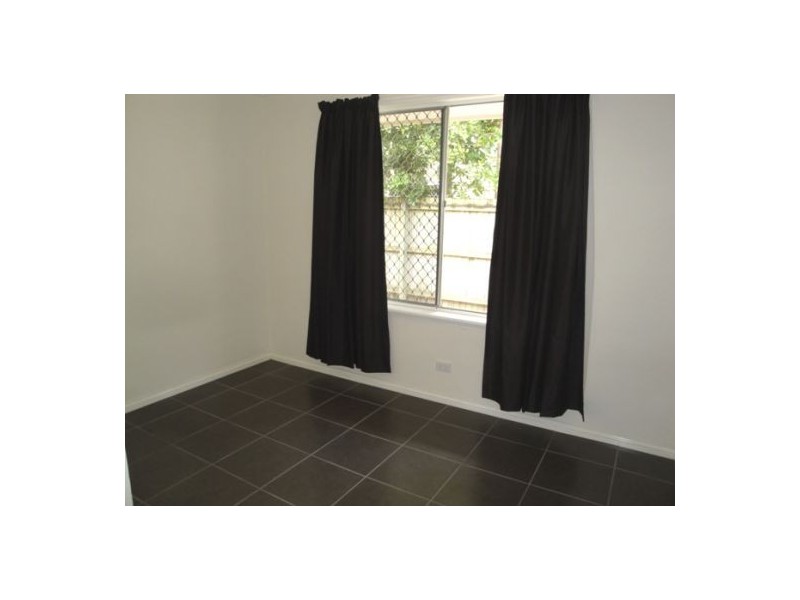 2/21 Parneno Street, Chevron Island QLD 4217