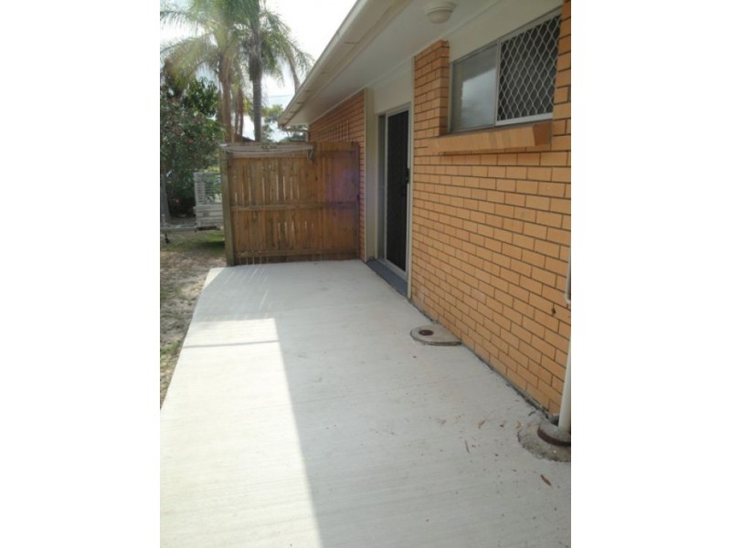 2/21 Parneno Street, Chevron Island QLD 4217