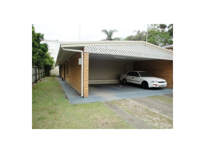 2/21 Parneno Street, Chevron Island QLD 4217