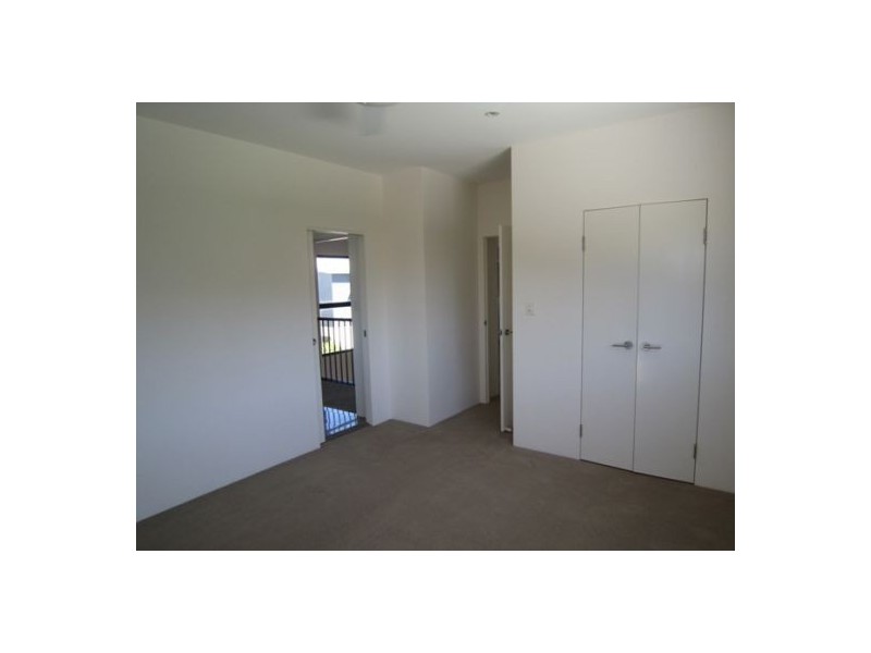 2/134 Ridgeway Avenue, Southport QLD 4215