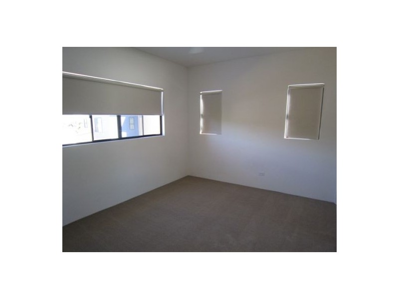 2/134 Ridgeway Avenue, Southport QLD 4215