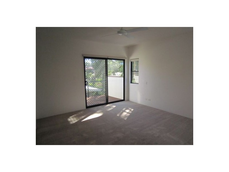 2/134 Ridgeway Avenue, Southport QLD 4215