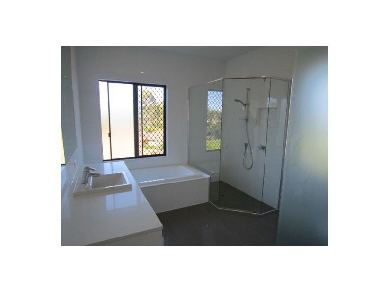 2/134 Ridgeway Avenue, Southport QLD 4215