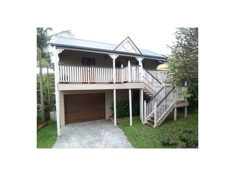 36 Ridgeway Av, Southport QLD 4215