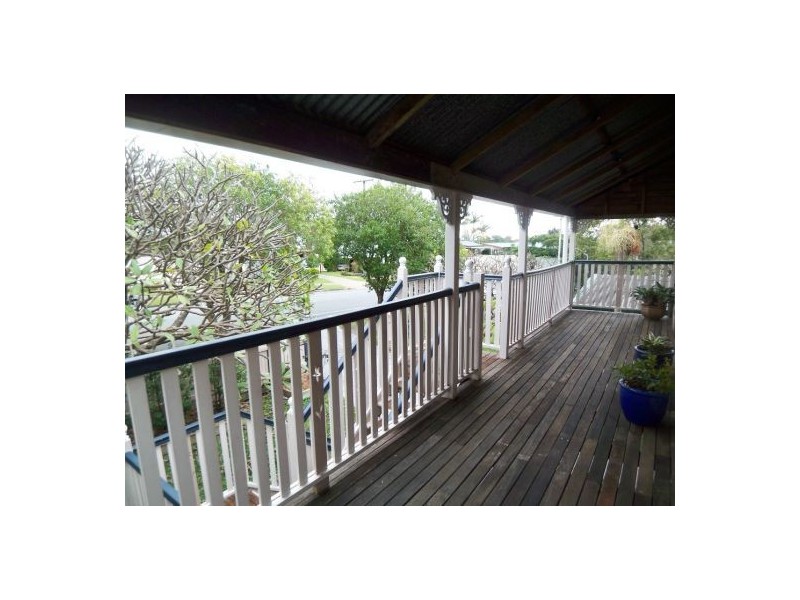 36 Ridgeway Av, Southport QLD 4215