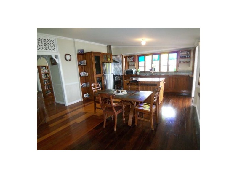 36 Ridgeway Av, Southport QLD 4215