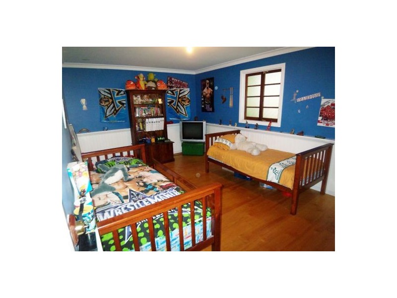 36 Ridgeway Av, Southport QLD 4215