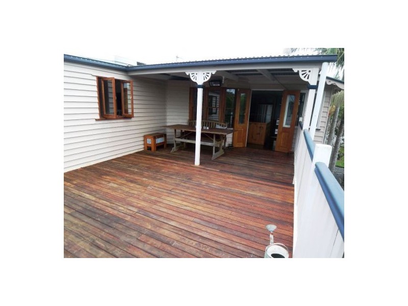 36 Ridgeway Av, Southport QLD 4215