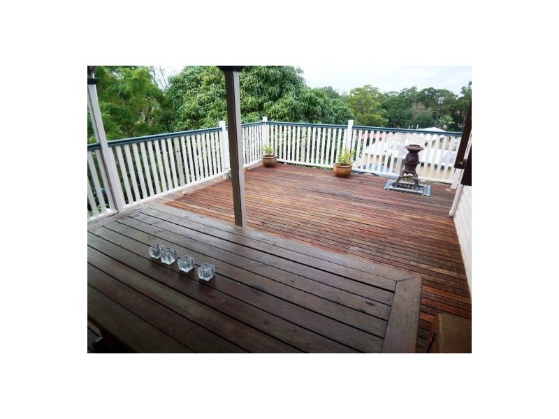 36 Ridgeway Av, Southport QLD 4215