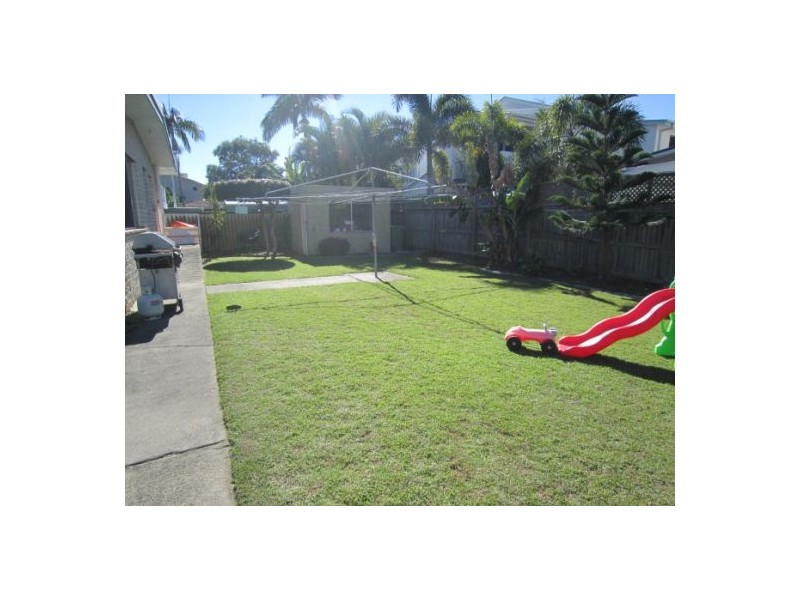 10 Lee Road, Runaway Bay QLD 4216