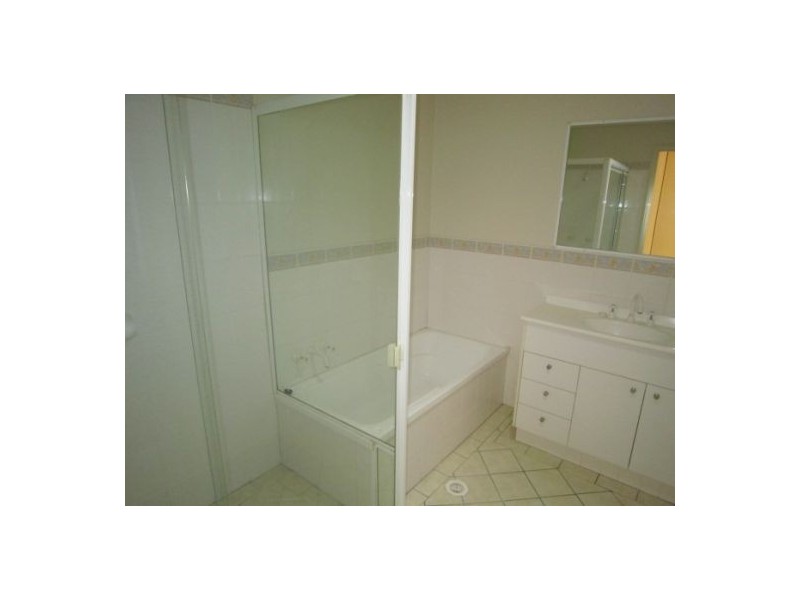 1/10 Tania’s Place, Labrador QLD 4215