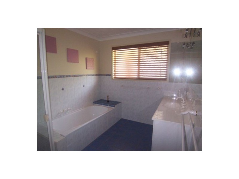 1 Marlock Court, Ashmore QLD 4214