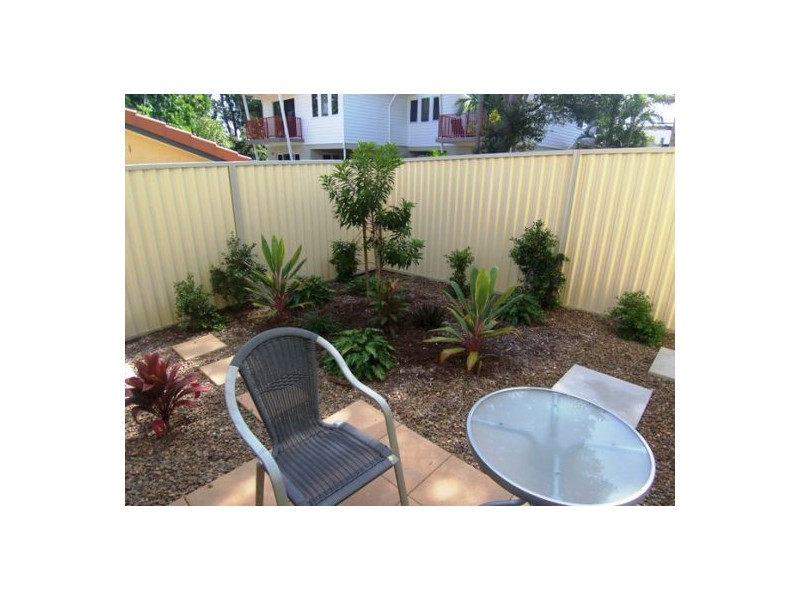 2/119 Minnie Street, Southport QLD 4215