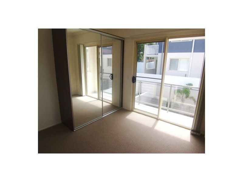 2/4 King Street, Southport QLD 4215