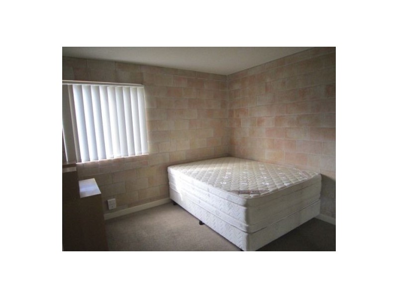 4/148 High Street, Southport QLD 4215