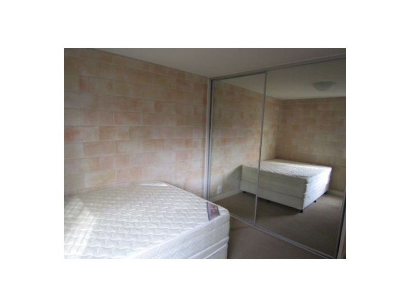 4/148 High Street, Southport QLD 4215