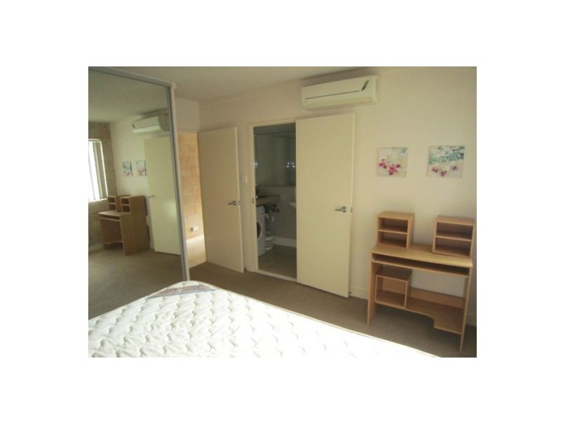 4/148 High Street, Southport QLD 4215