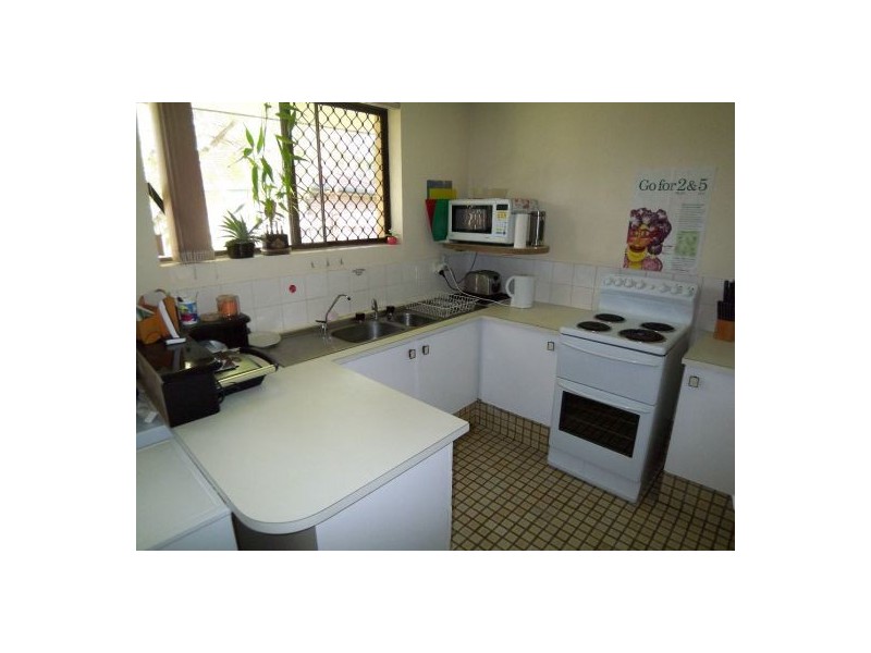 1/16 Davebill Court, Labrador QLD 4215