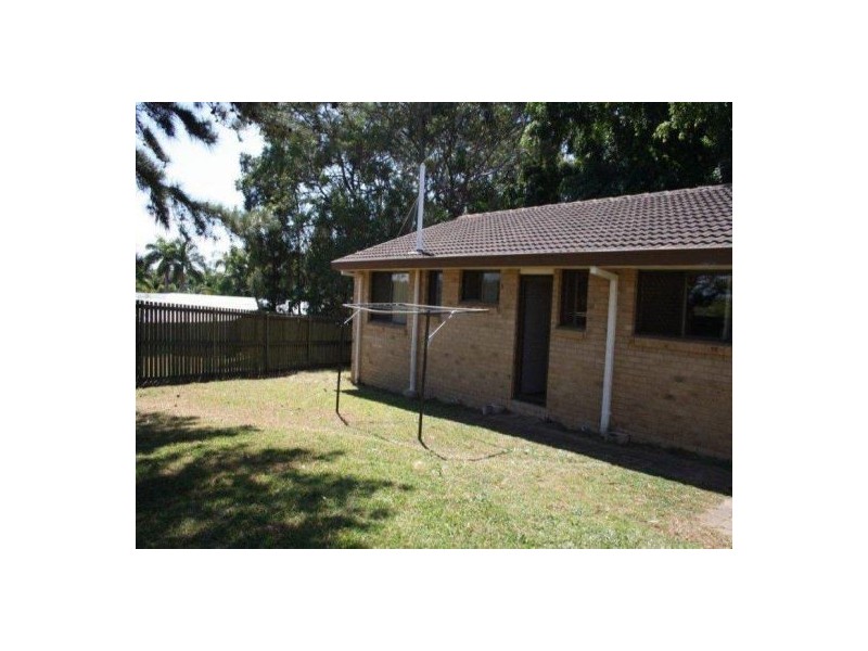 1&2/16 Davebill Court, Labrador QLD 4215