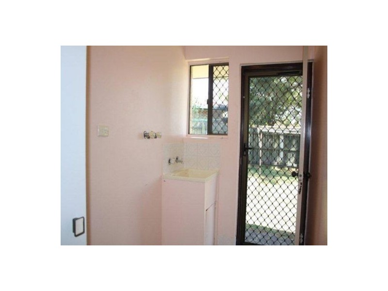 1&2/16 Davebill Court, Labrador QLD 4215