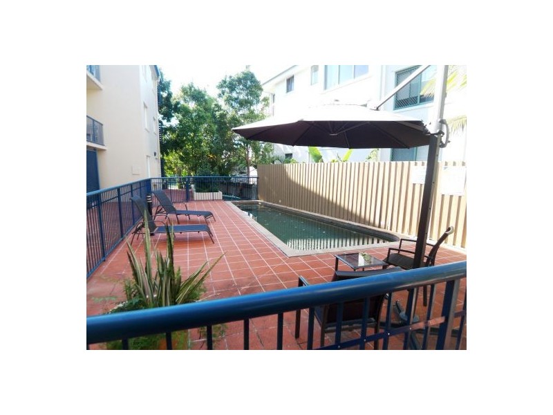 17/4 Adori Street, Chevron Island QLD 4217