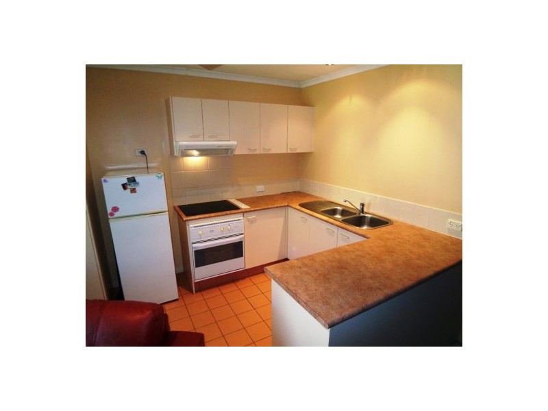 17/4 Adori Street, Chevron Island QLD 4217