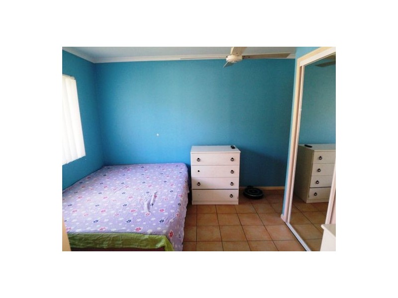 17/4 Adori Street, Chevron Island QLD 4217