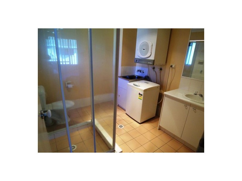 17/4 Adori Street, Chevron Island QLD 4217