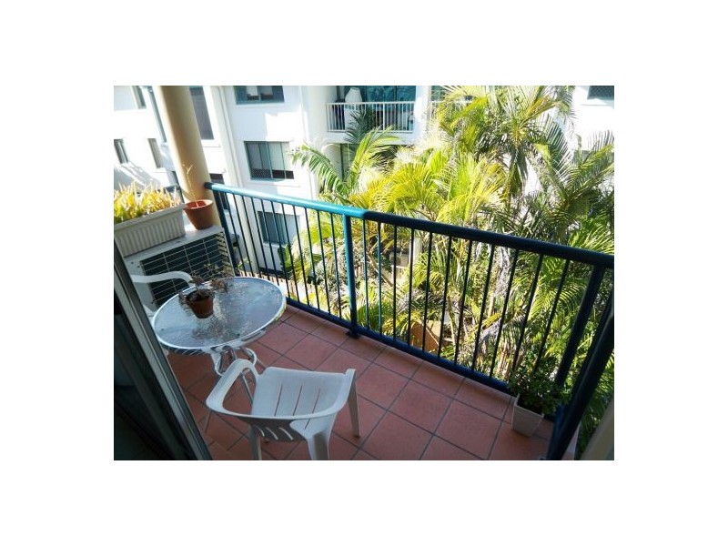 17/4 Adori Street, Chevron Island QLD 4217