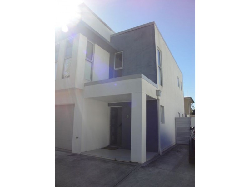 2/64 Broad Street, Labrador QLD 4215