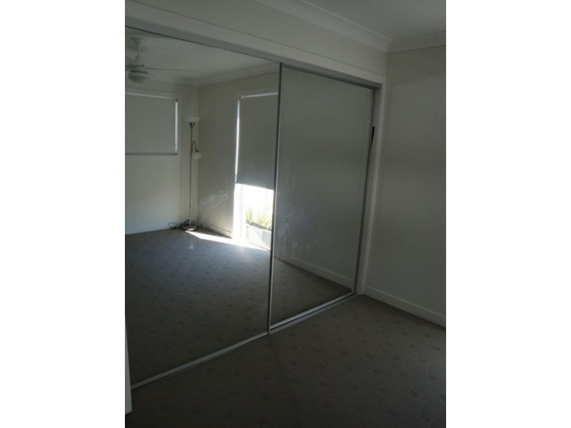 2/64 Broad Street, Labrador QLD 4215