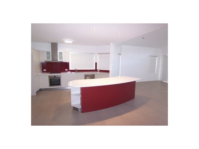 2/8 Walton Street, Southport QLD 4215