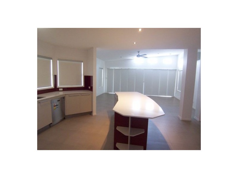 2/8 Walton Street, Southport QLD 4215