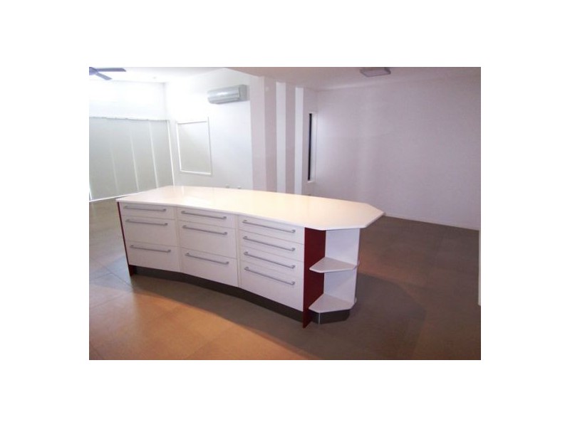 2/8 Walton Street, Southport QLD 4215