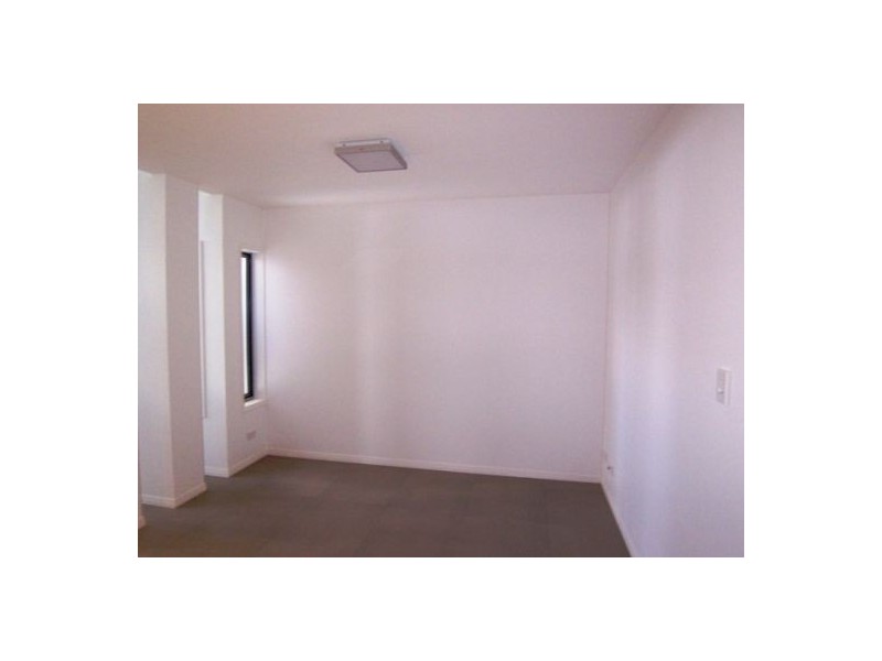 2/8 Walton Street, Southport QLD 4215