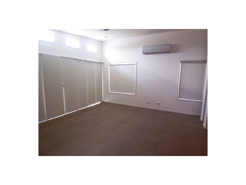 2/8 Walton Street, Southport QLD 4215