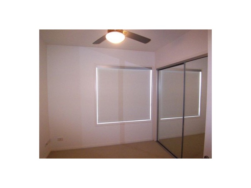 2/8 Walton Street, Southport QLD 4215