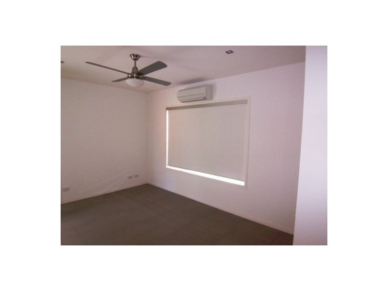 2/8 Walton Street, Southport QLD 4215