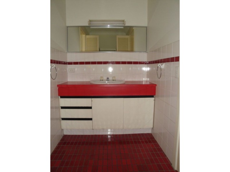 32 Lavinia Street, Southport QLD 4215