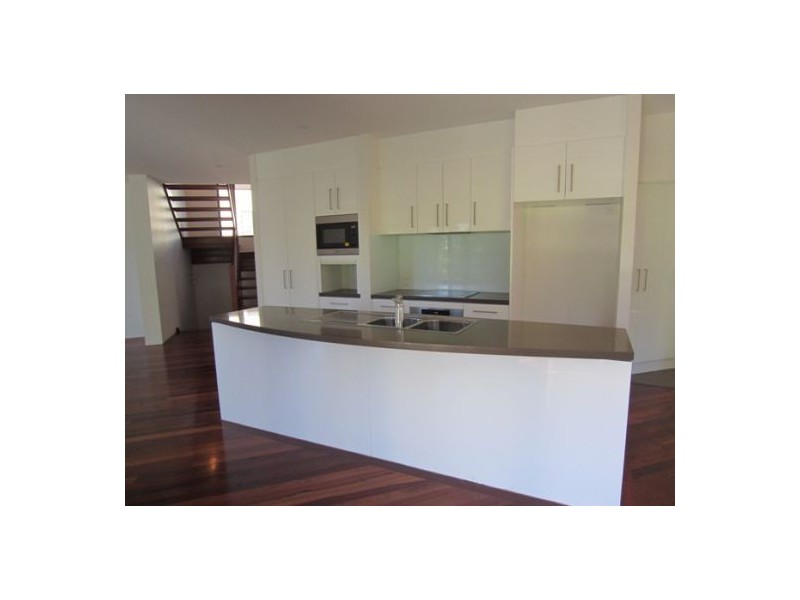 2/134 Ridgeway Avenue, Southport QLD 4215